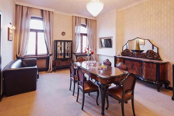 Exclusive Apartment On Shevchenko Avenue 10 Lviv Exterior photo
